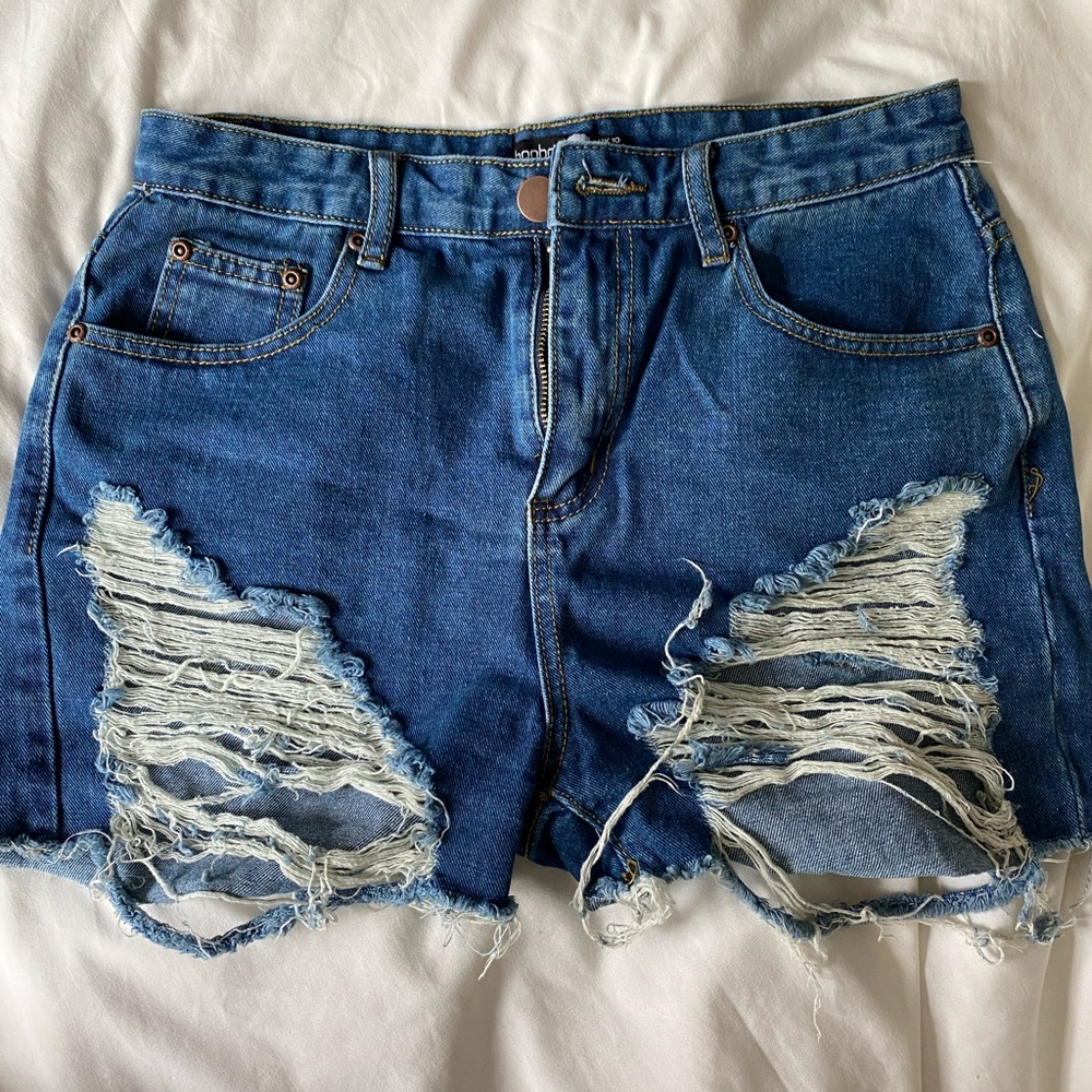 BOOHOO DISTRESSED DEMIN SHORTS HIGH-WAISTED